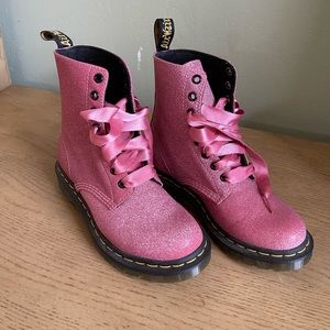 Rare? Don’t see them often! Too small in misses feet.  Size 6!